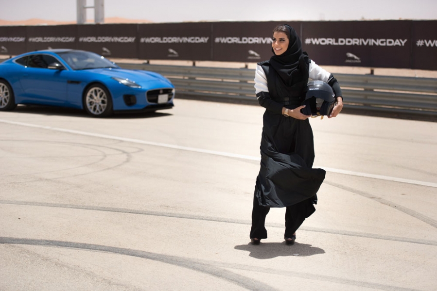001_Saudi-racing-driver-Aseel-Al-Hamad-celebrates-the-end-of-the-ban-on-women-drivers-and-the-launch-of-World-Driving-Day-with-a-lap-of-honour-in-a-Jaguar-F-TYPE-960×600