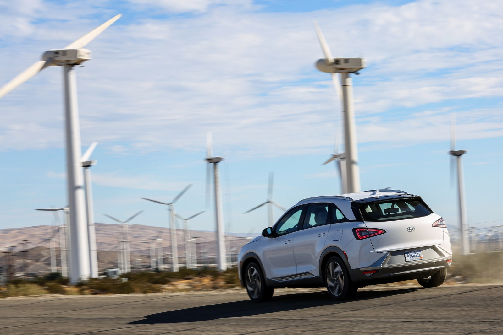 2019-hyundai-nexo-fuel-cell-vehicle-features-370-miles-of-range_2