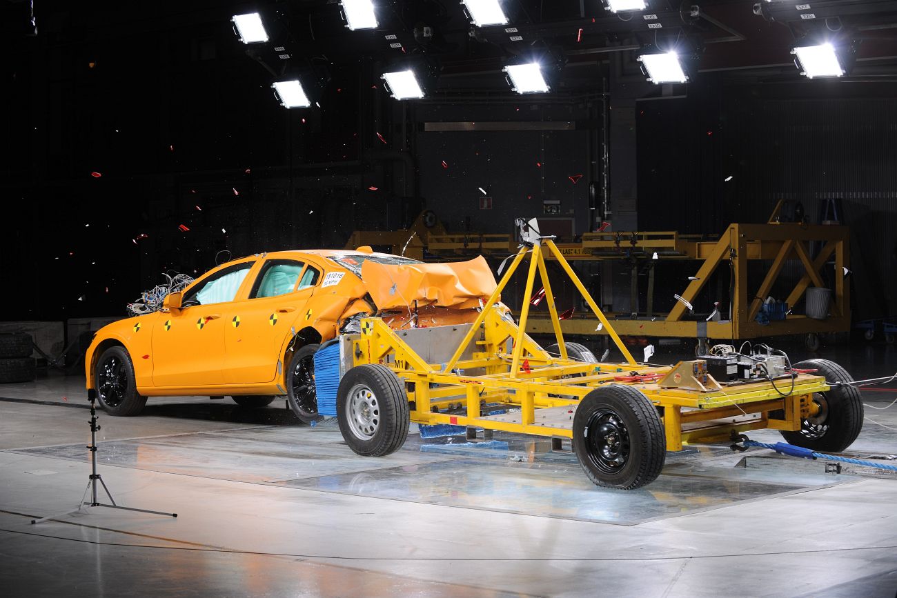 New Volvo S60 crash test