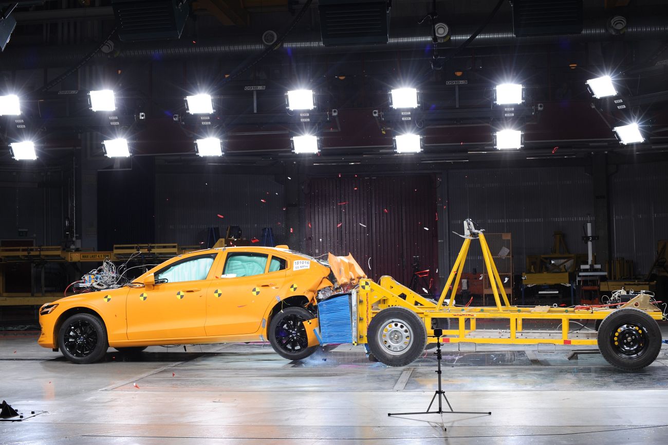 New Volvo S60 crash test