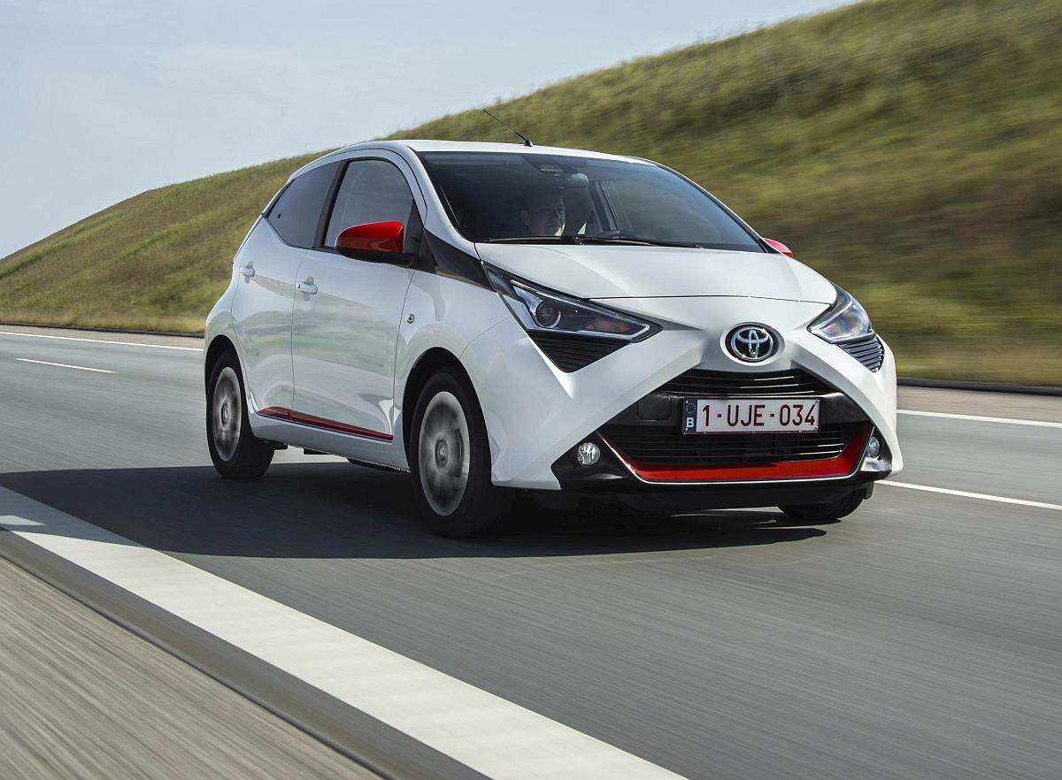 AYGO_White_001