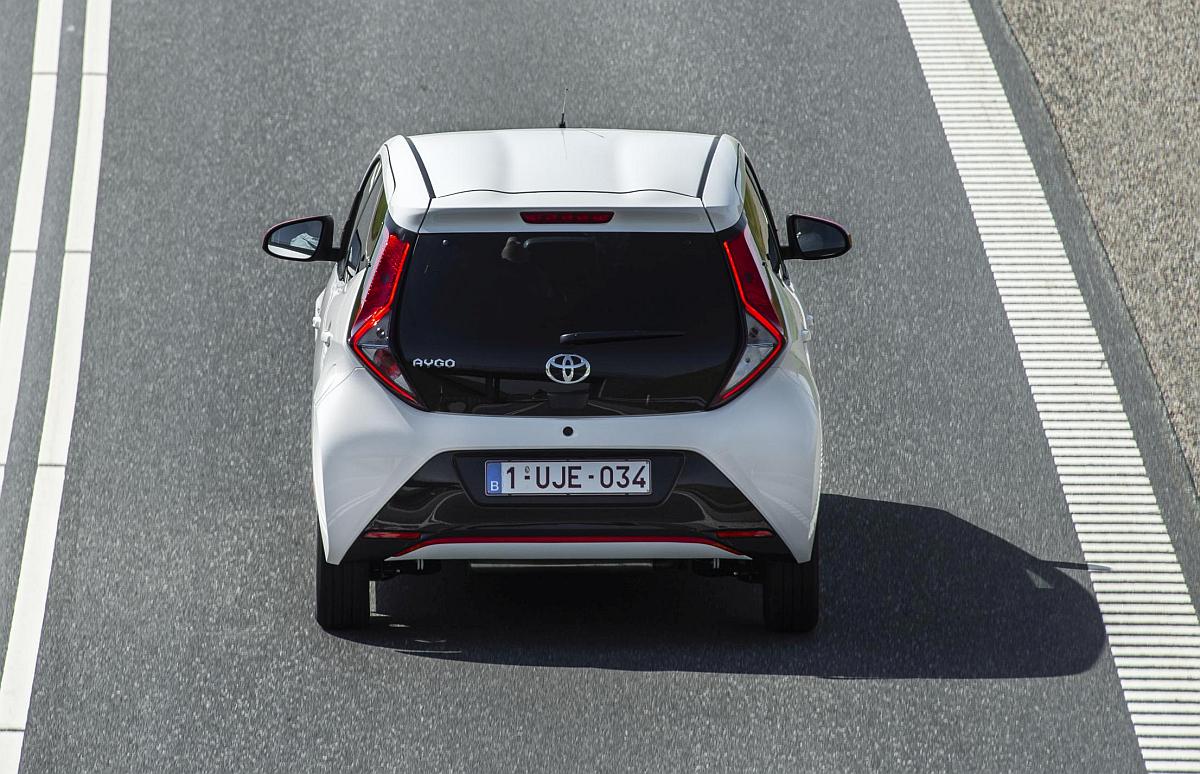 AYGO_White_003