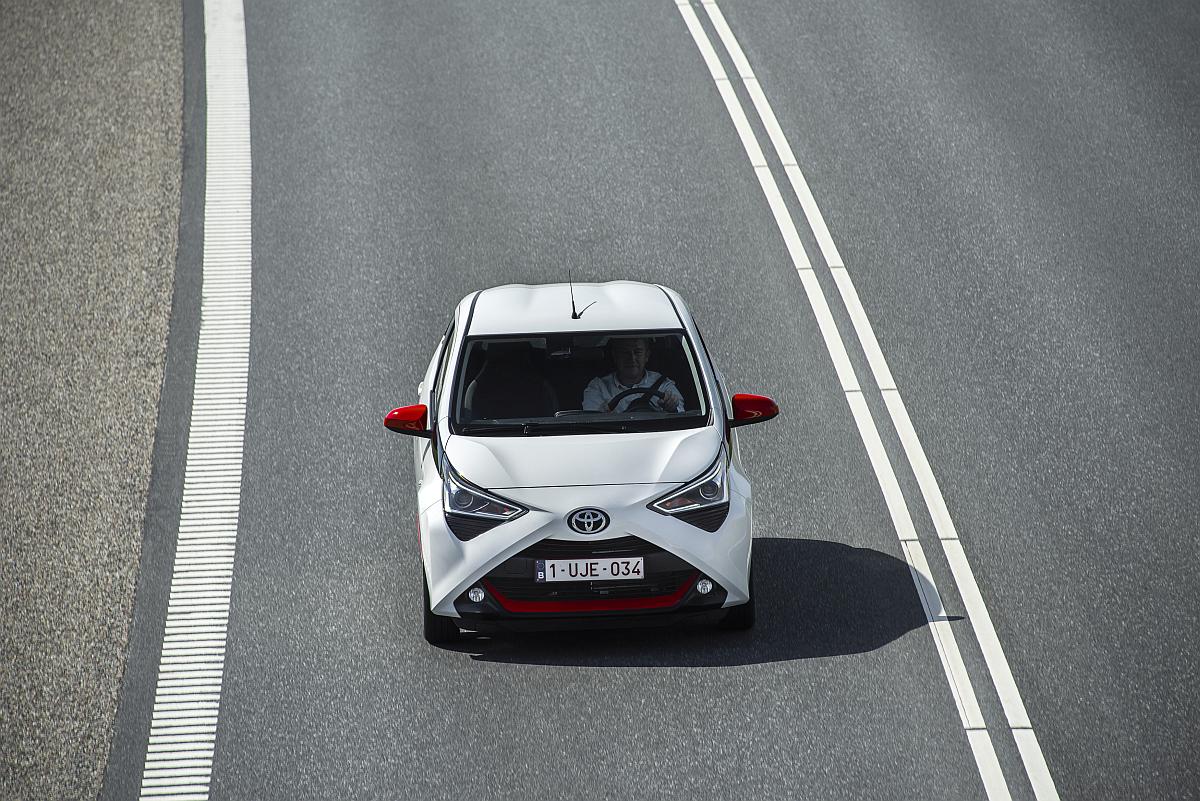 AYGO_White_004