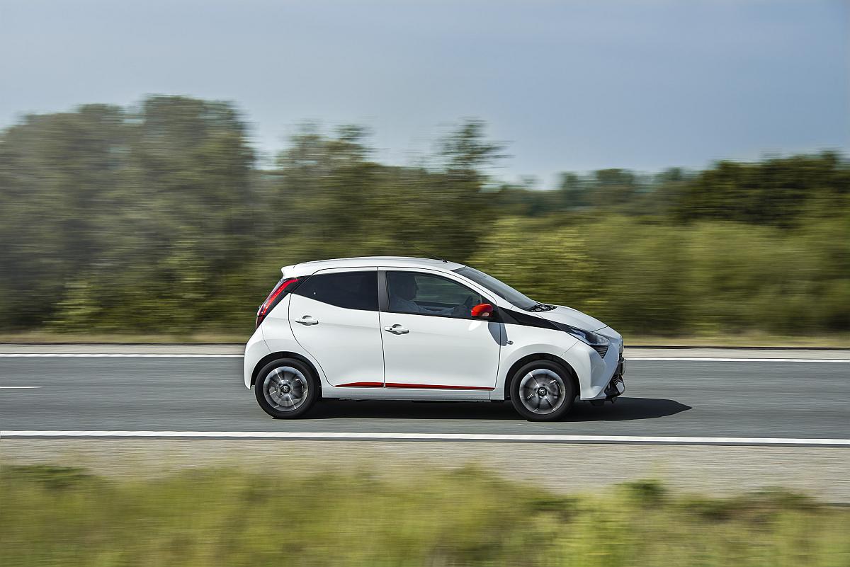 AYGO_White_008