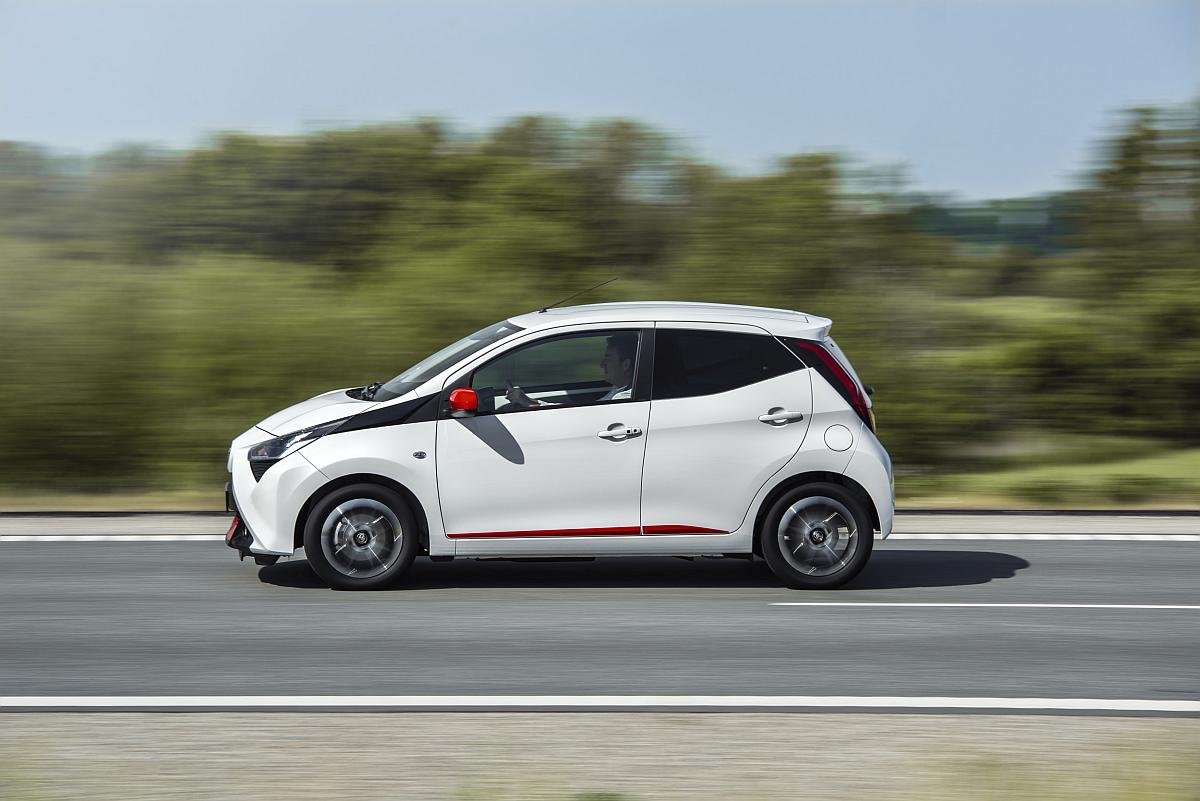 AYGO_White_009