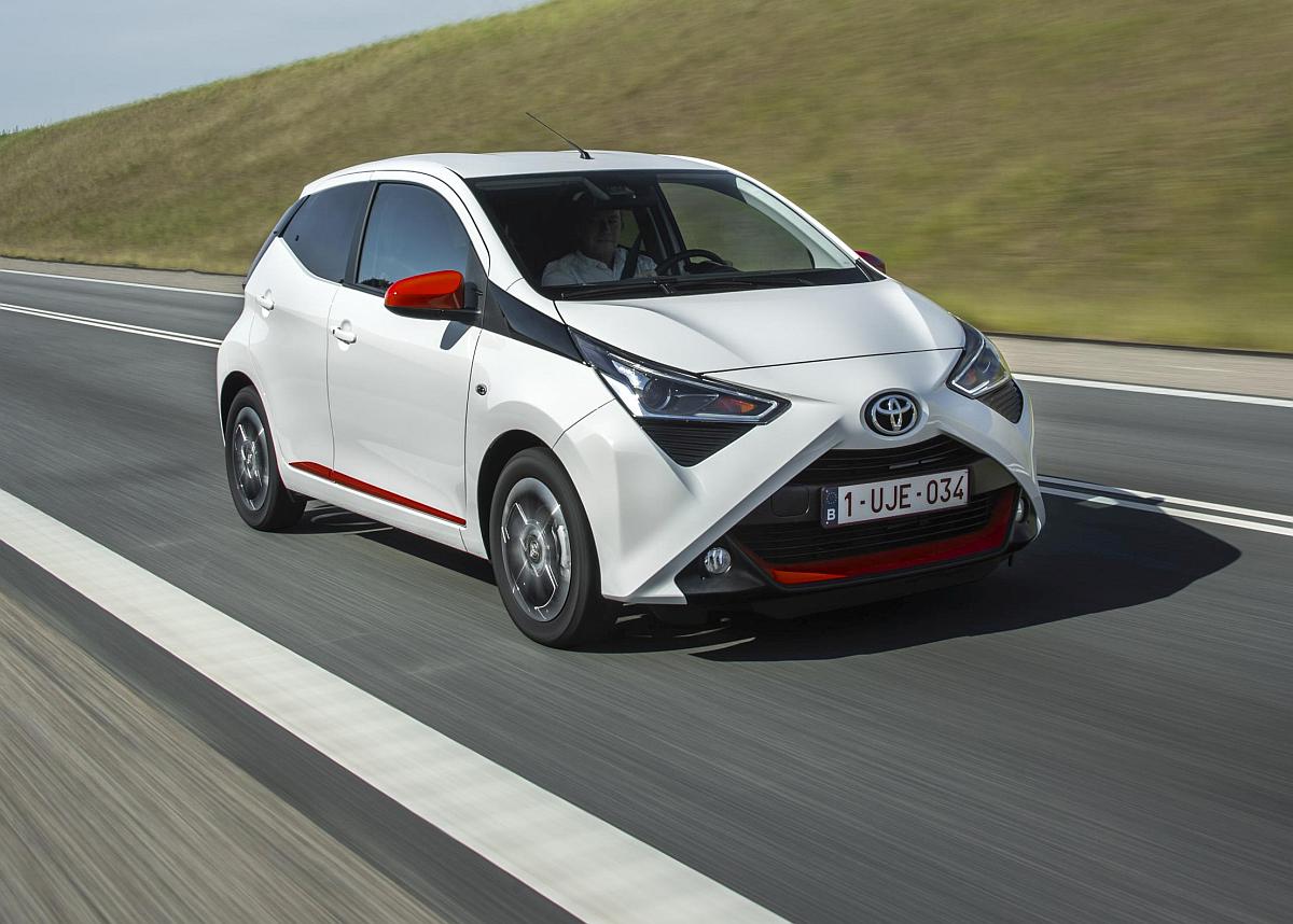 AYGO_White_011