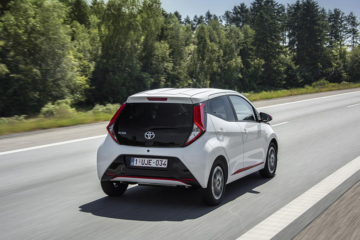 AYGO_White_013