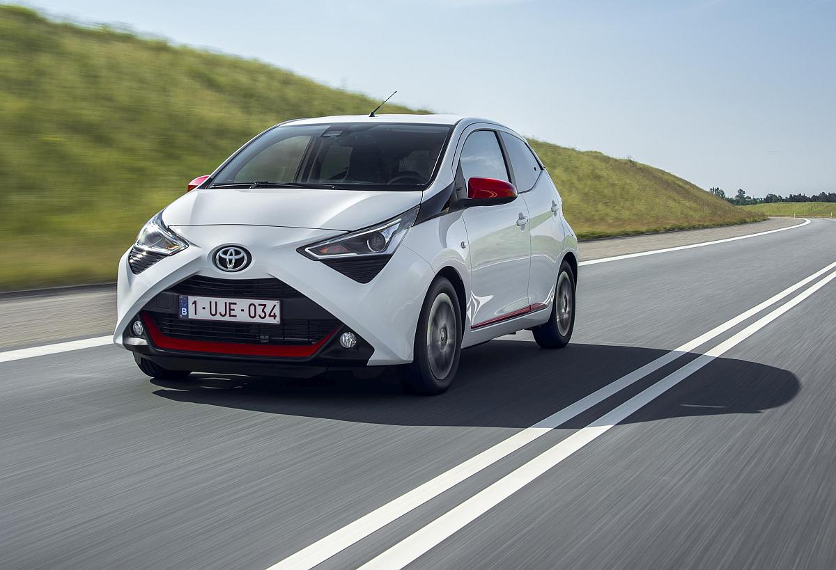 AYGO_White_014