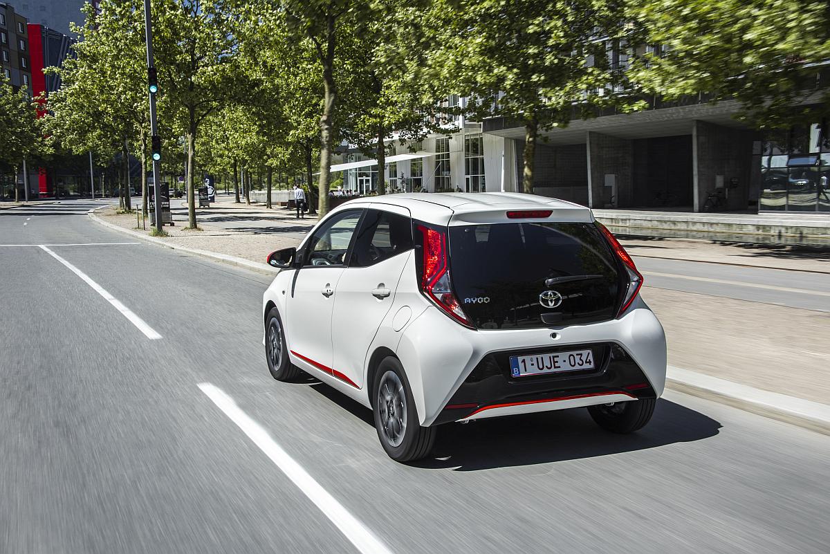 AYGO_White_016