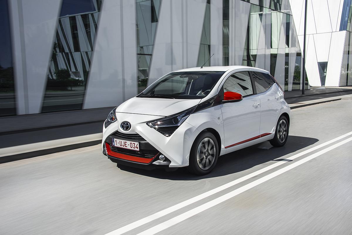 AYGO_White_022