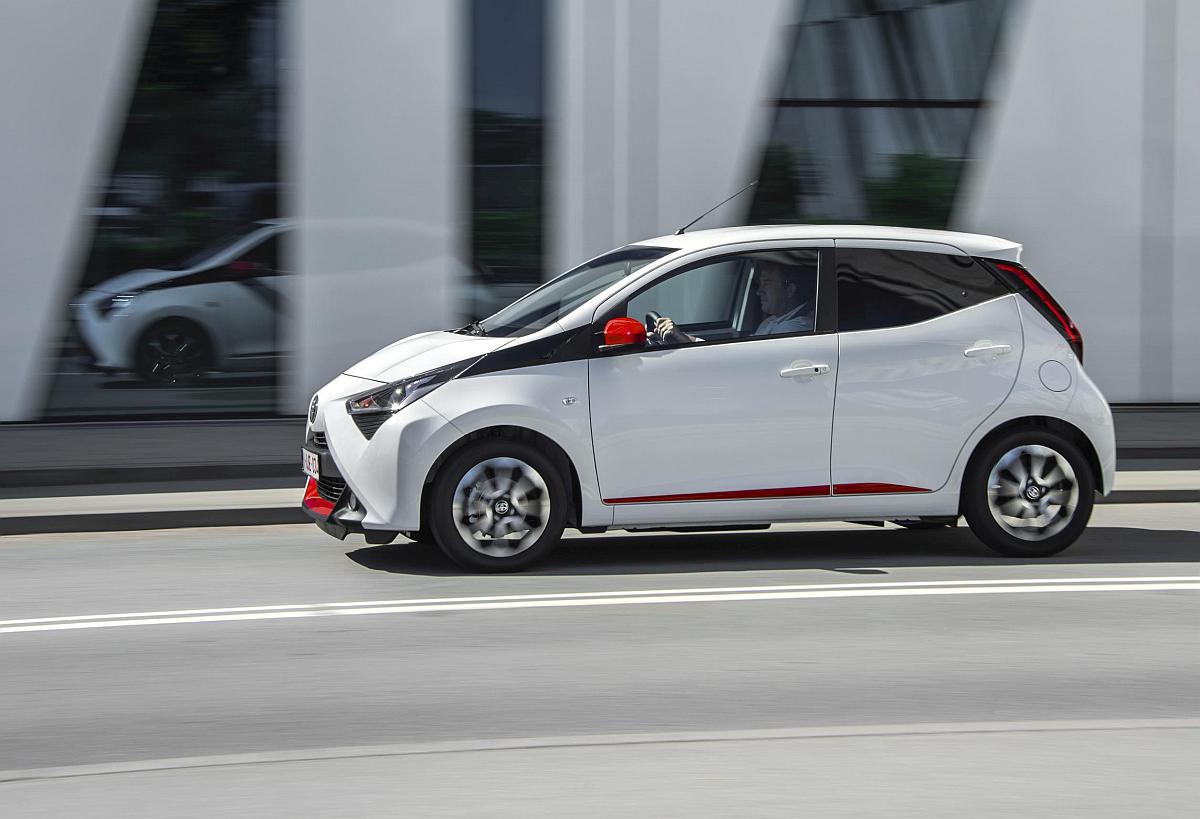 AYGO_White_023