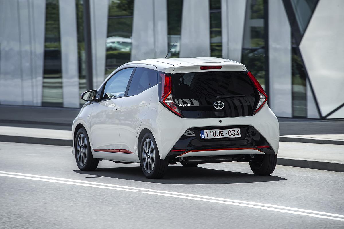 AYGO_White_024