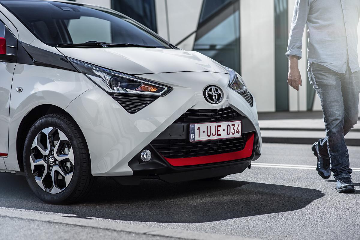 AYGO_White_030