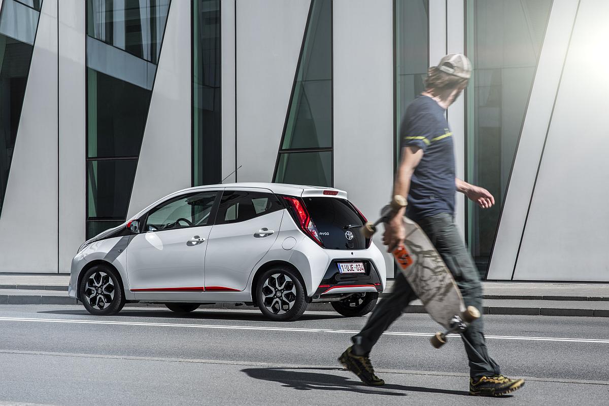 AYGO_White_031
