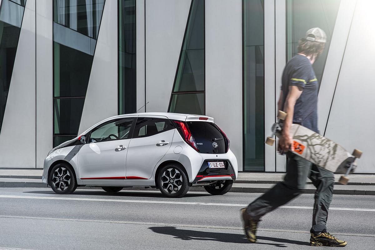 AYGO_White_032