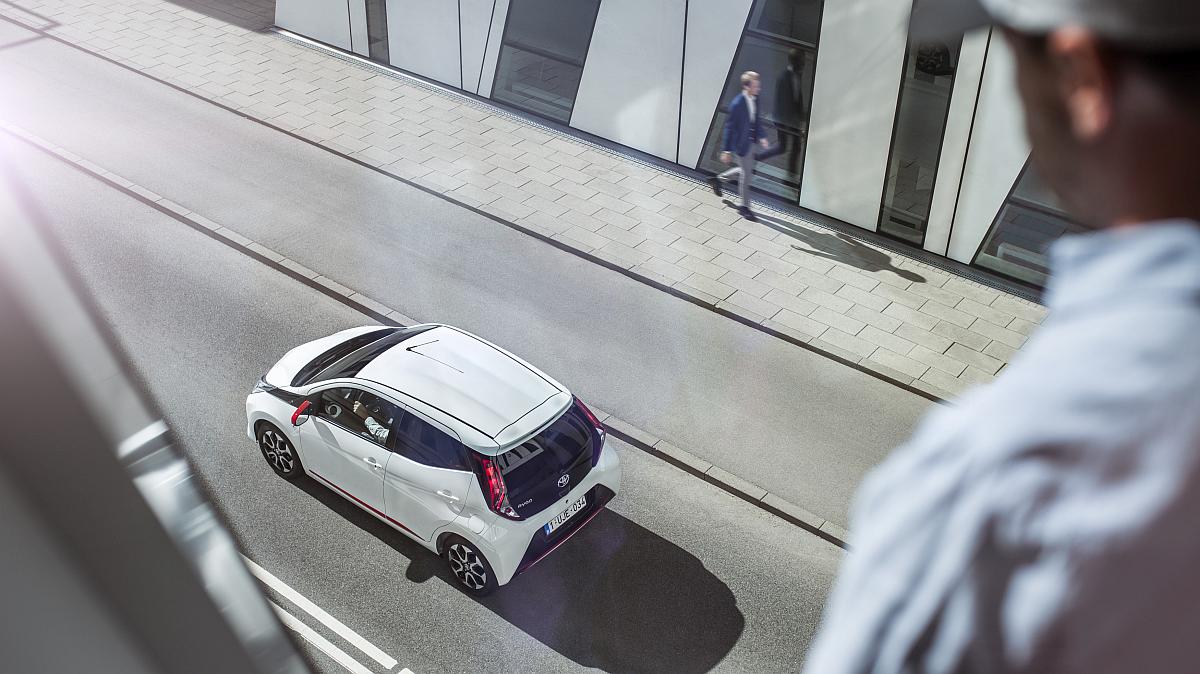 AYGO_White_034