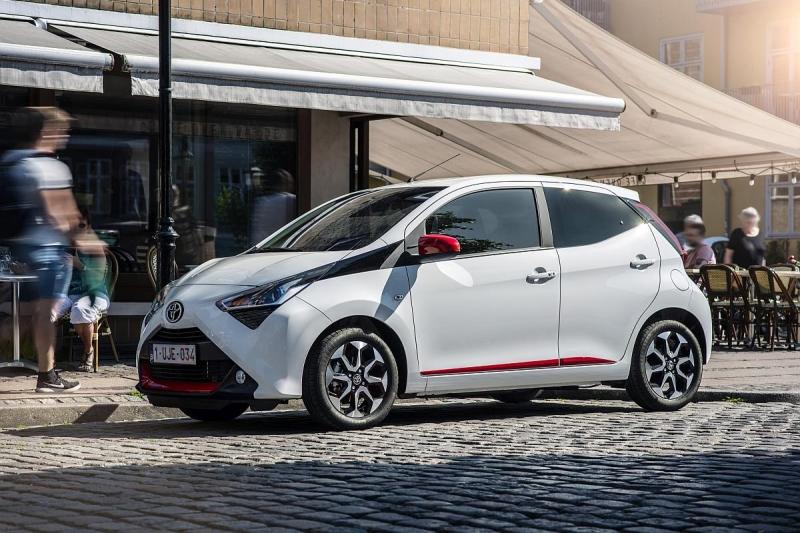 AYGO_White_040