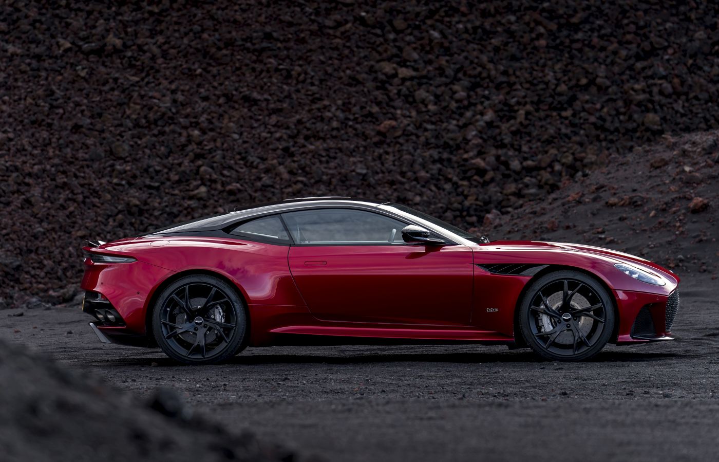 Aston martin DBS Superleggera (1)
