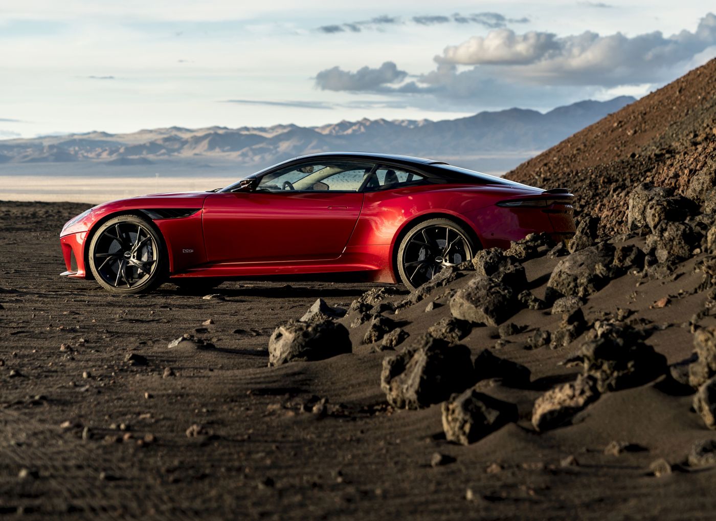 Aston martin DBS Superleggera (13)