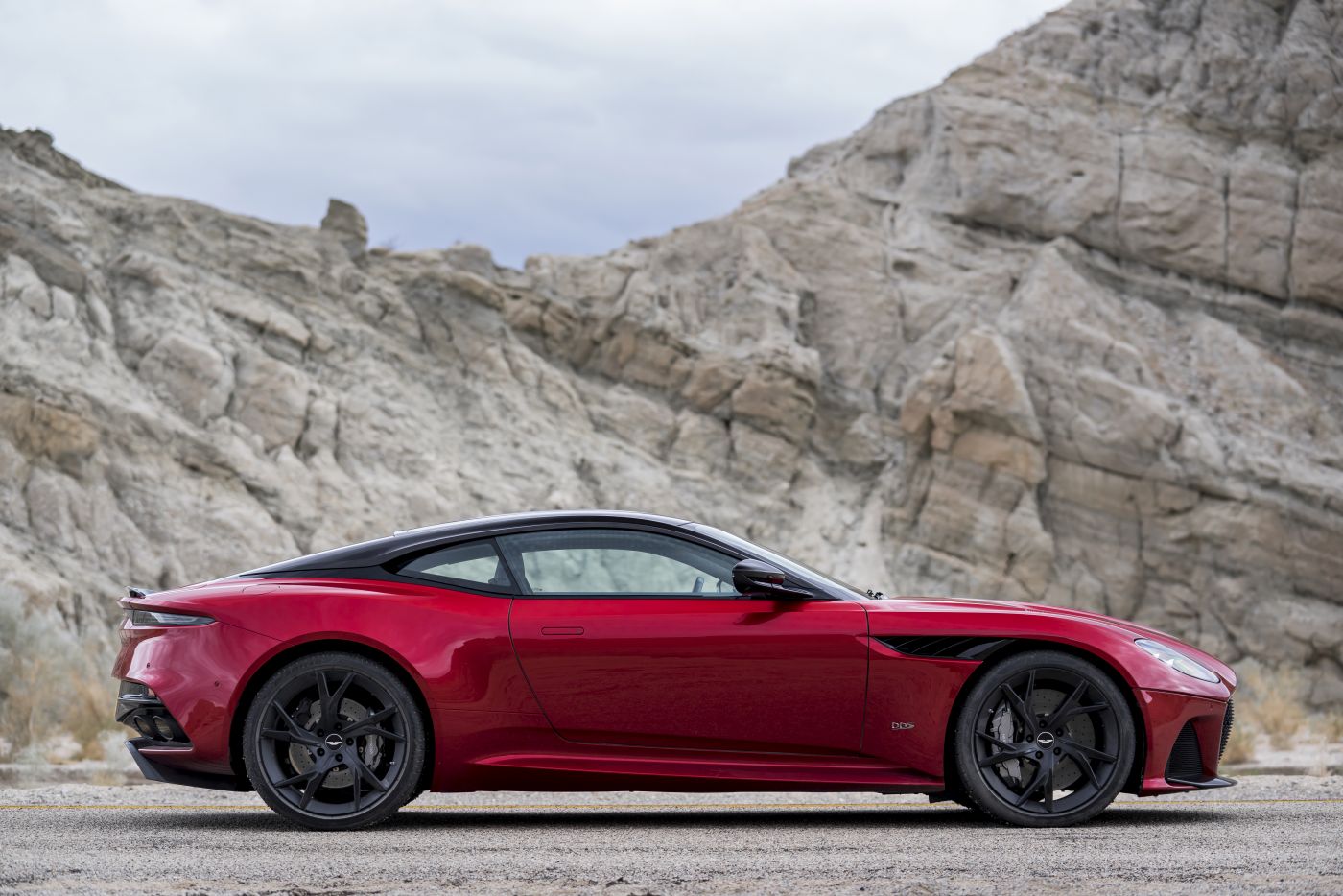 Aston martin DBS Superleggera (15)