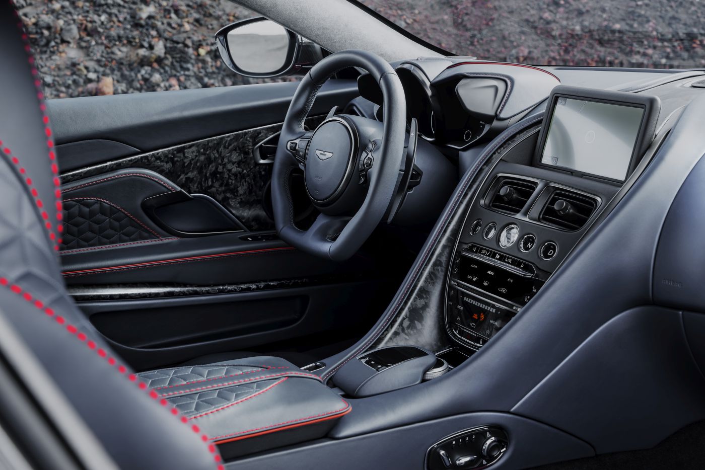 Aston martin DBS Superleggera (18)