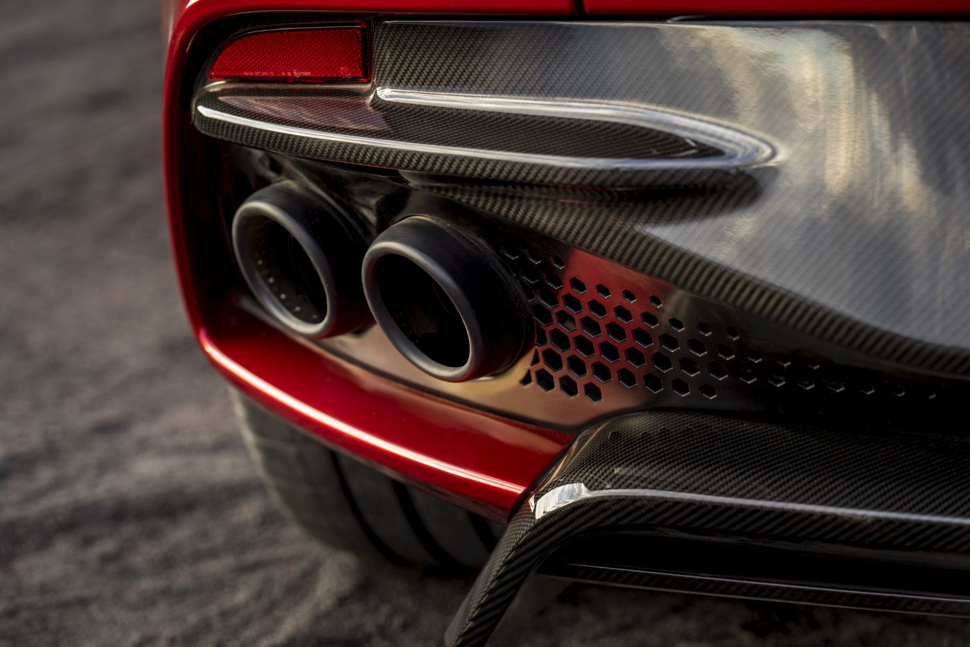 Aston martin DBS Superleggera (25)