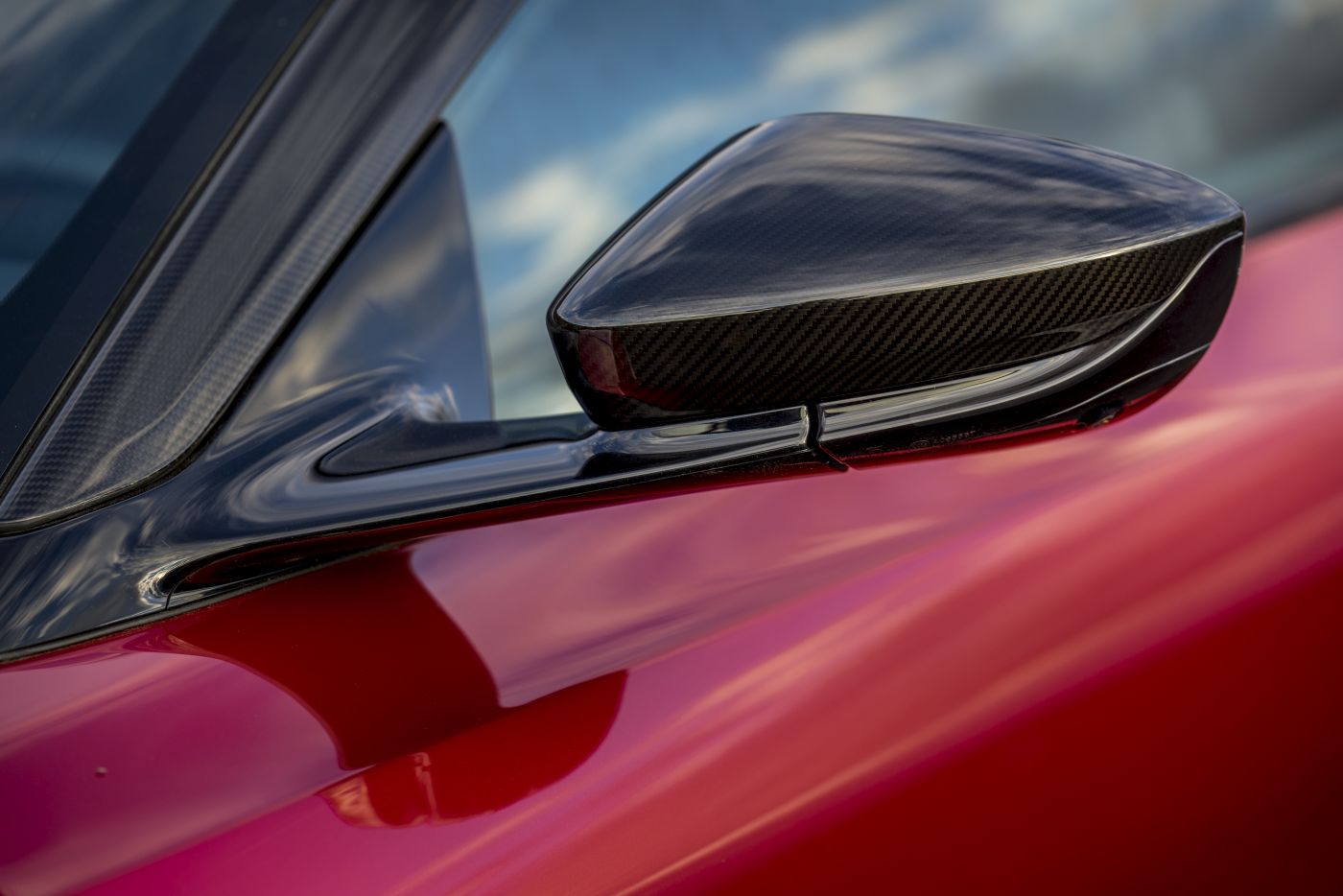 Aston martin DBS Superleggera (26)