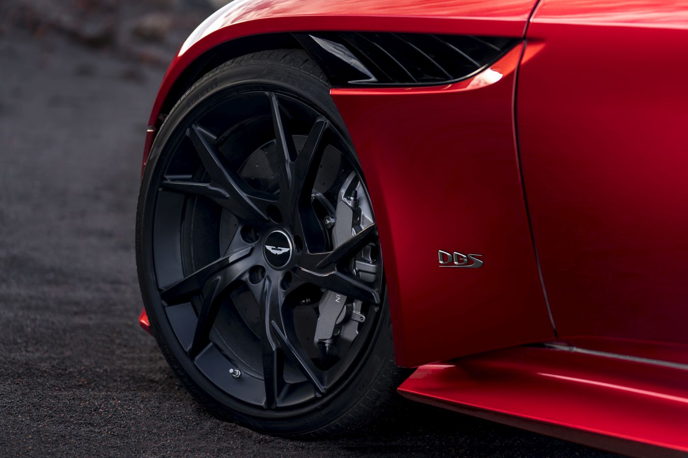 Aston martin DBS Superleggera (8)
