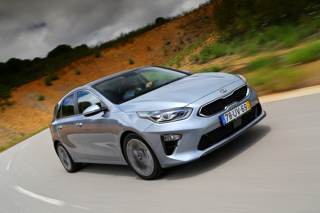 Kia Ceed 1.0 T-GDI 6 MT transmission 120hp Lunar Silver 07_Easy-Resize.com
