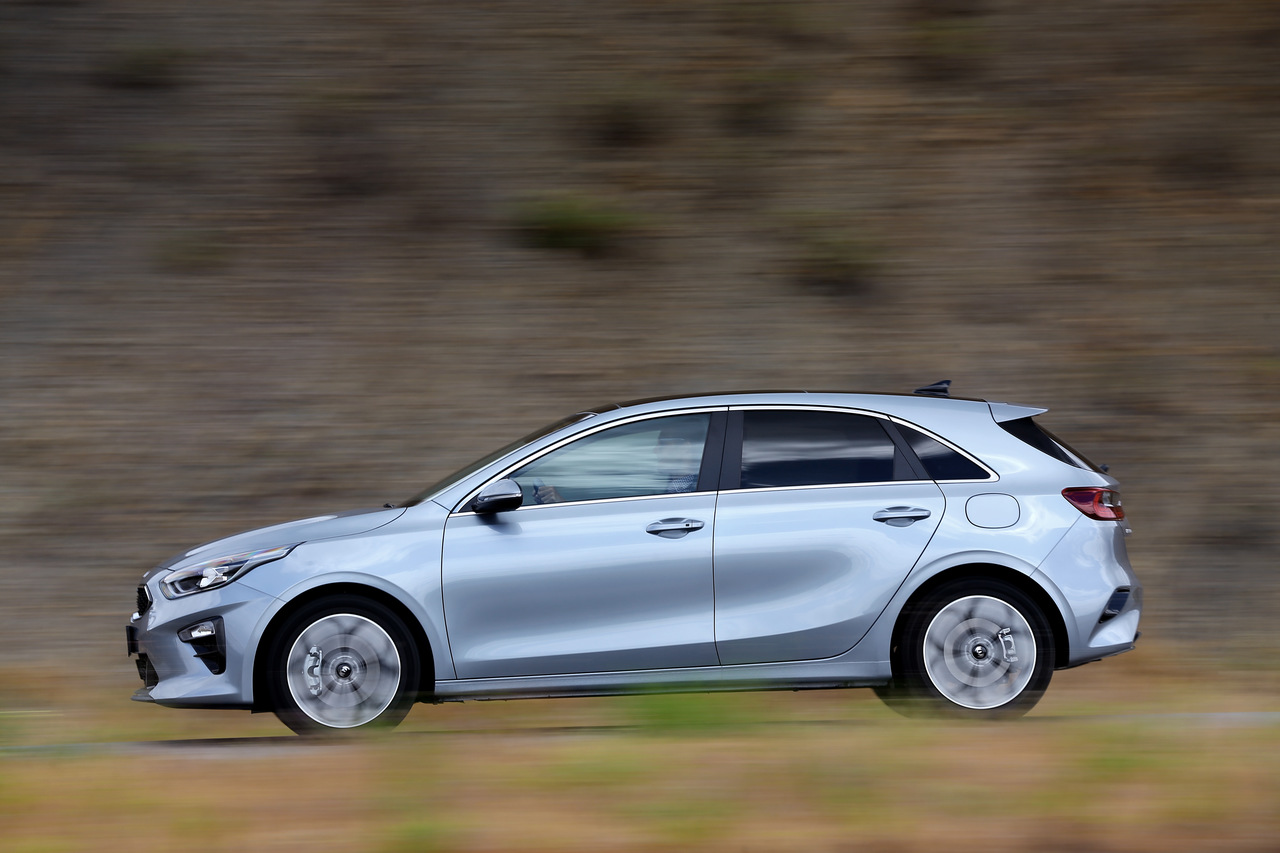 Kia Ceed 1.0 T-GDI 6 MT transmission 120hp Lunar Silver 17_Easy-Resize.com