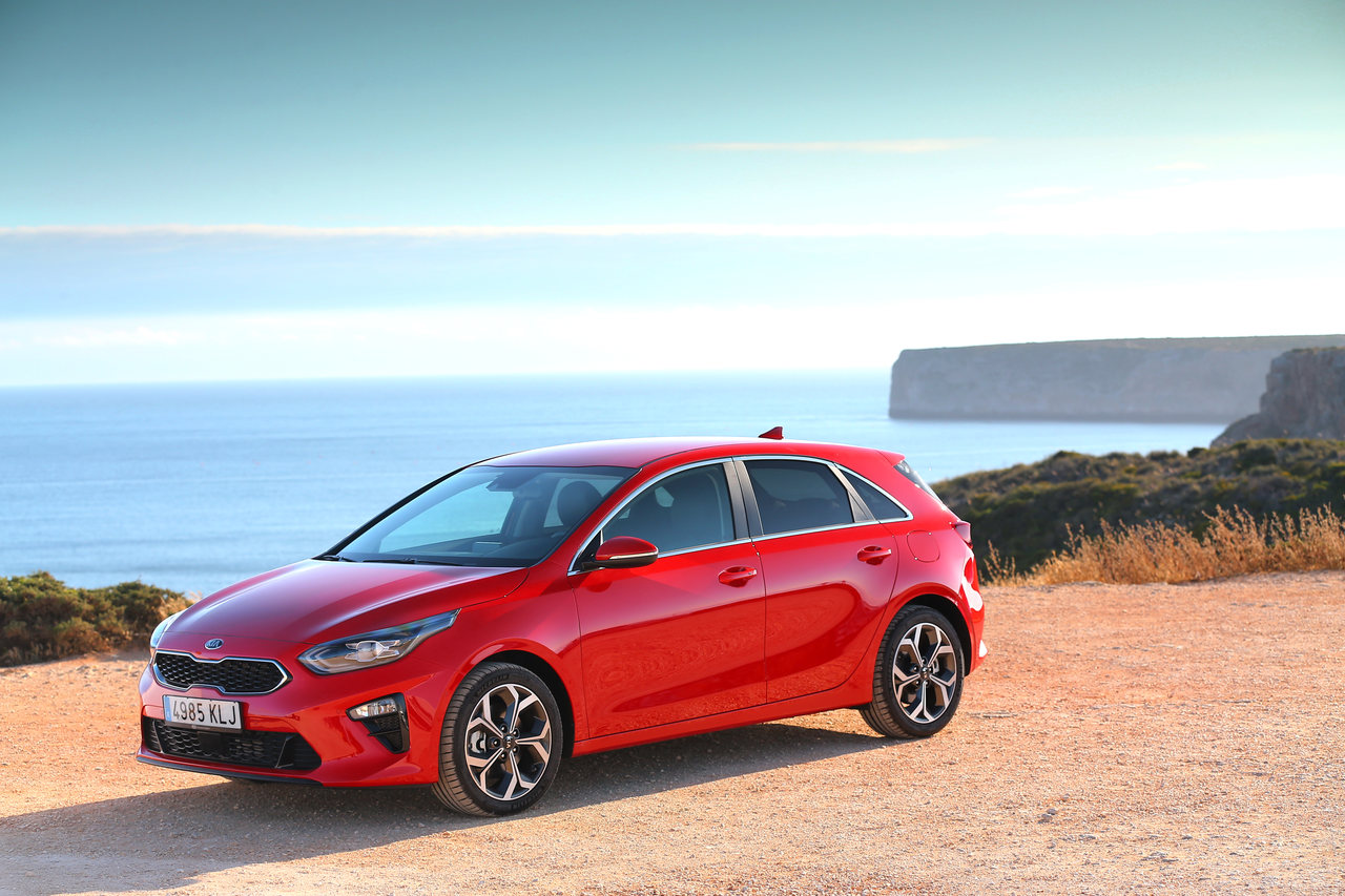 Kia Ceed 1.4 T-GDI 7 DCT transmission 140hp Track Red 03_Easy-Resize.com