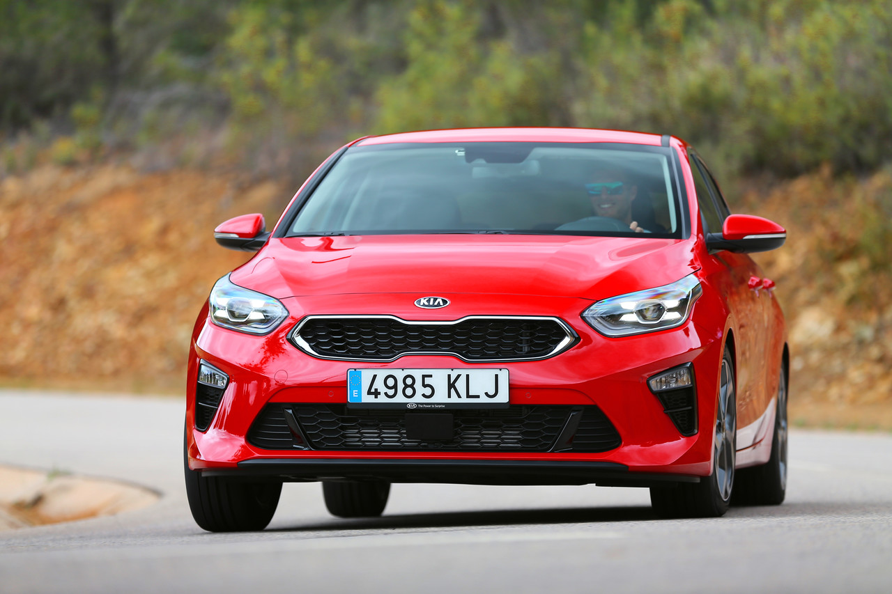 Kia Ceed 1.4 T-GDI 7 DCT transmission 140hp Track Red 13_Easy-Resize.com