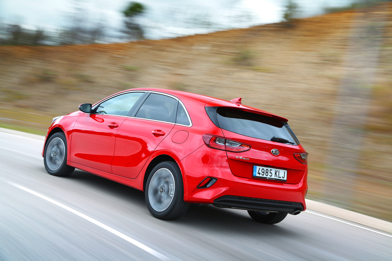 Kia Ceed 1.4 T-GDI 7 DCT transmission 140hp Track Red 15_Easy-Resize.com