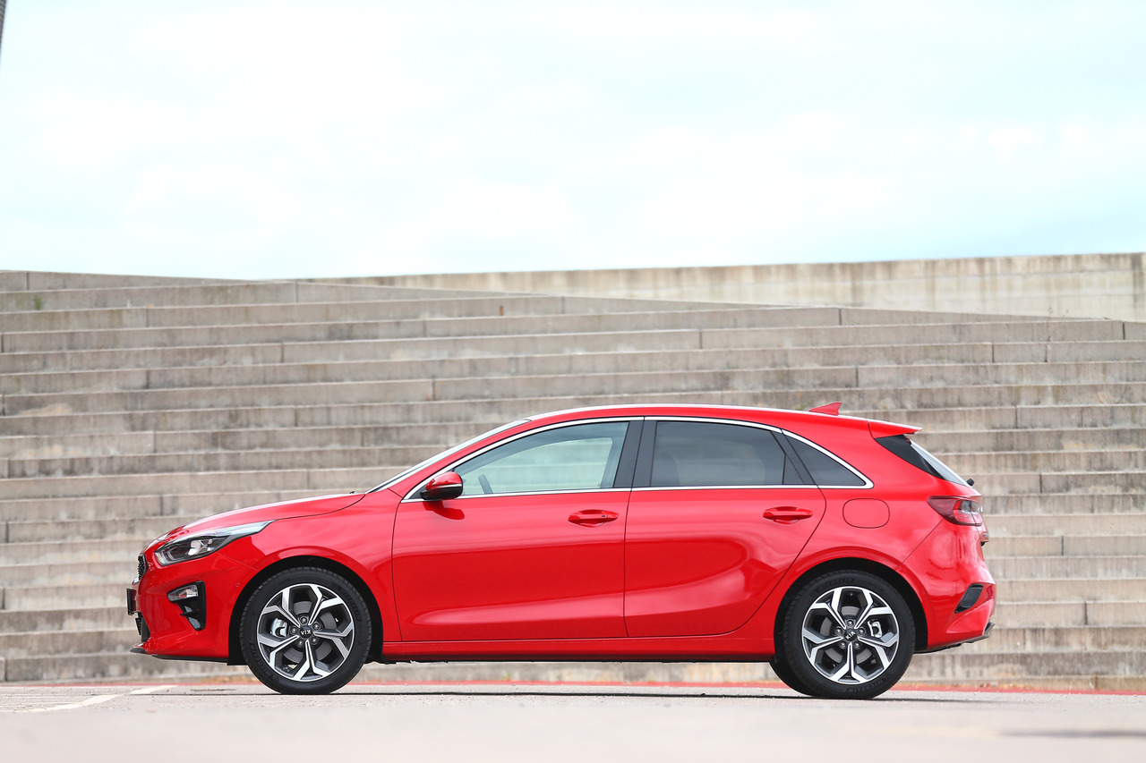 Kia Ceed 1.4 T-GDI 7 DCT transmission 140hp Track Red 21_Easy-Resize.com