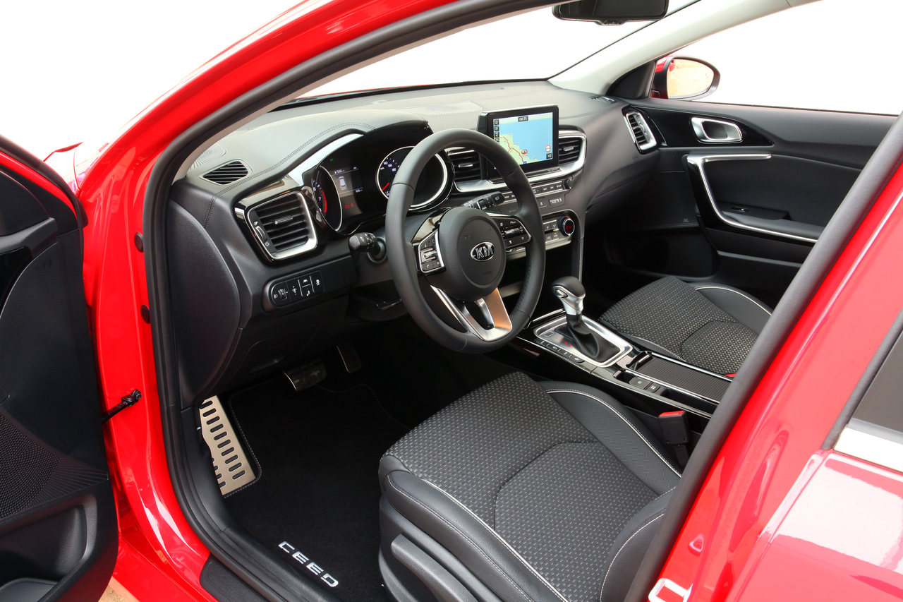Kia Ceed 1.4 T-GDI 7 DCT transmission 140hp Track Red 24_Easy-Resize.com