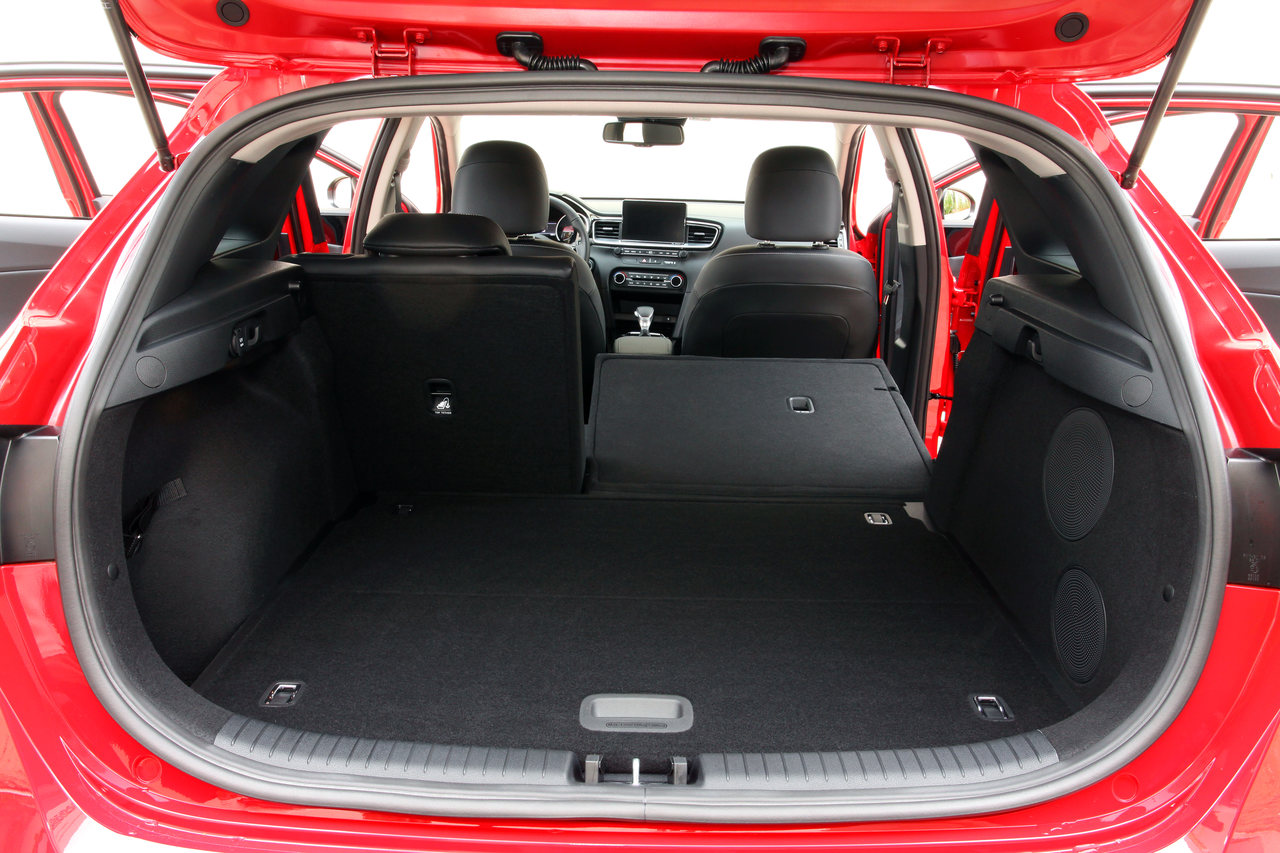 Kia Ceed 1.4 T-GDI 7 DCT transmission 140hp Track Red 32_Easy-Resize.com