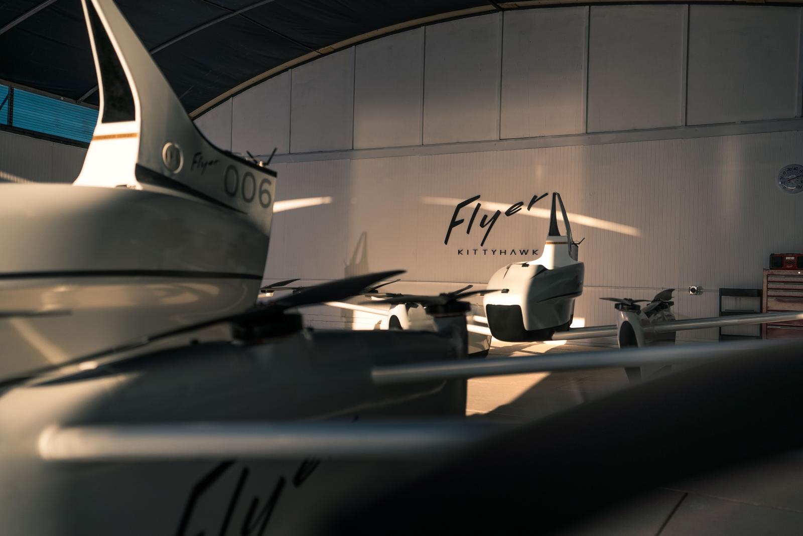 Press – Flyer Fleet in Hangar