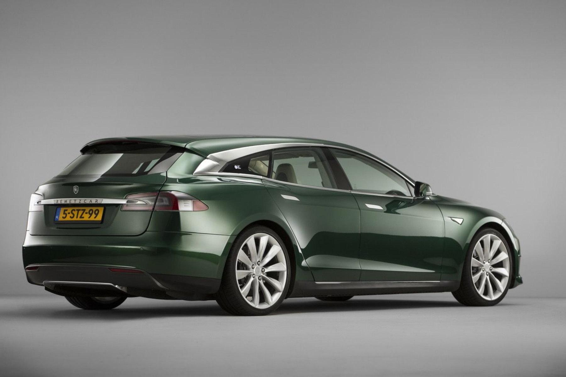 tesla-shooting-brake-mastershot-03-copyright-mayster-1527524003