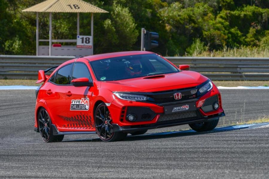 135768_Honda_Civic_Type_R_sets_new_lap_record_at_Estoril_circuit_in_Portugal-960×600