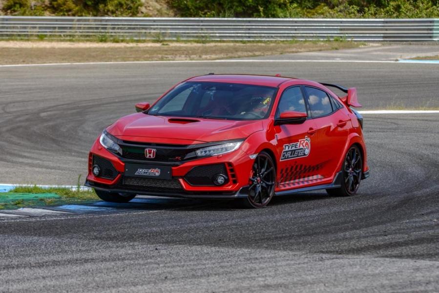 135769_Honda_Civic_Type_R_sets_new_lap_record_at_Estoril_circuit_in_Portugal-960×600