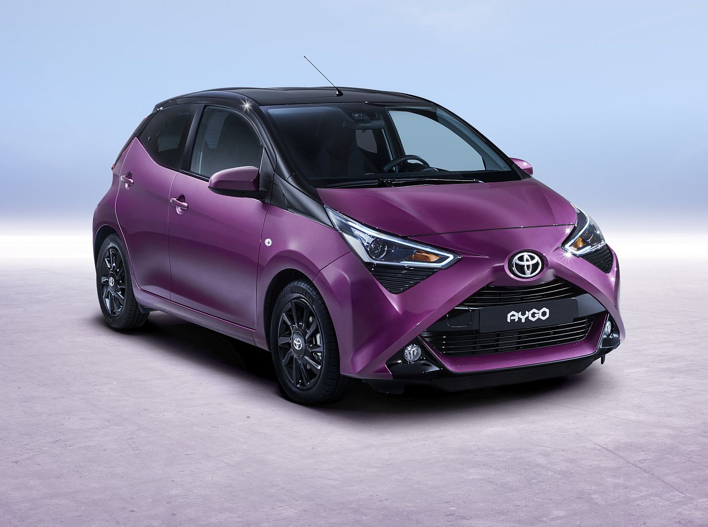 AYGO_05_34Front_Magenta