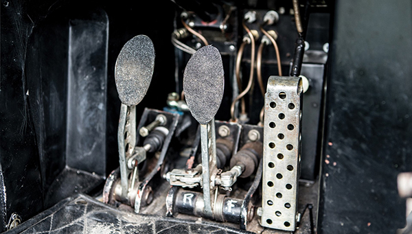 Aston_Martin_DP215_12