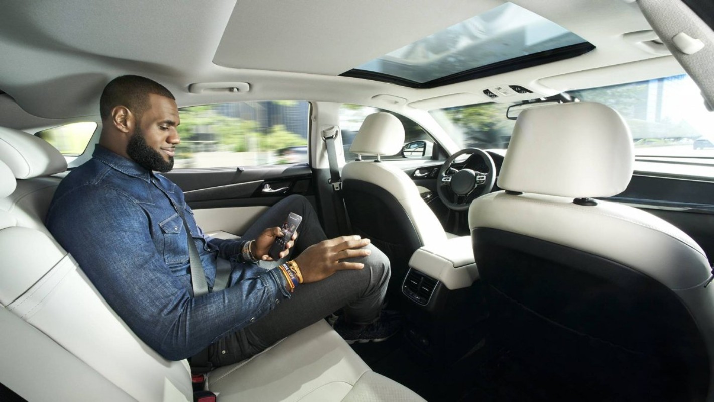 Intel-LeBron-James-Autonomous-Car-2508-default-large