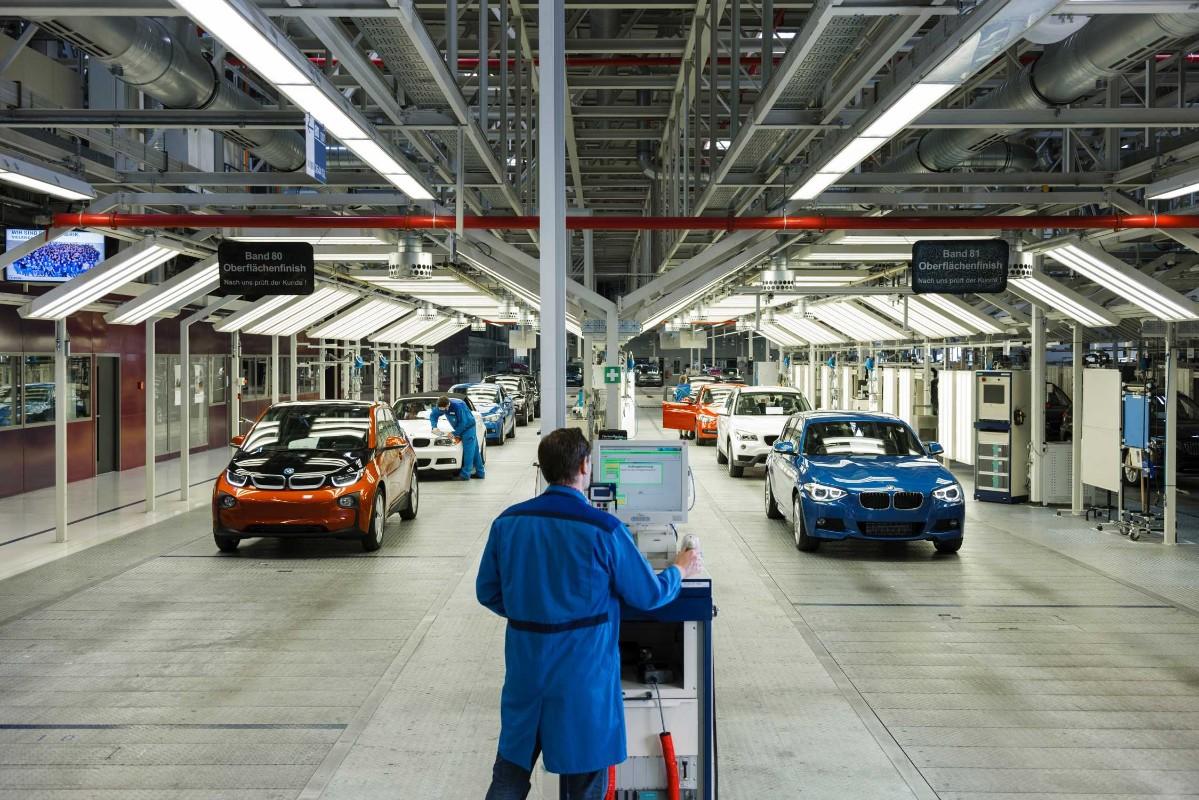 P90133202-bmw-i3-production-plant-leipzig-assembly-09-13-2249px