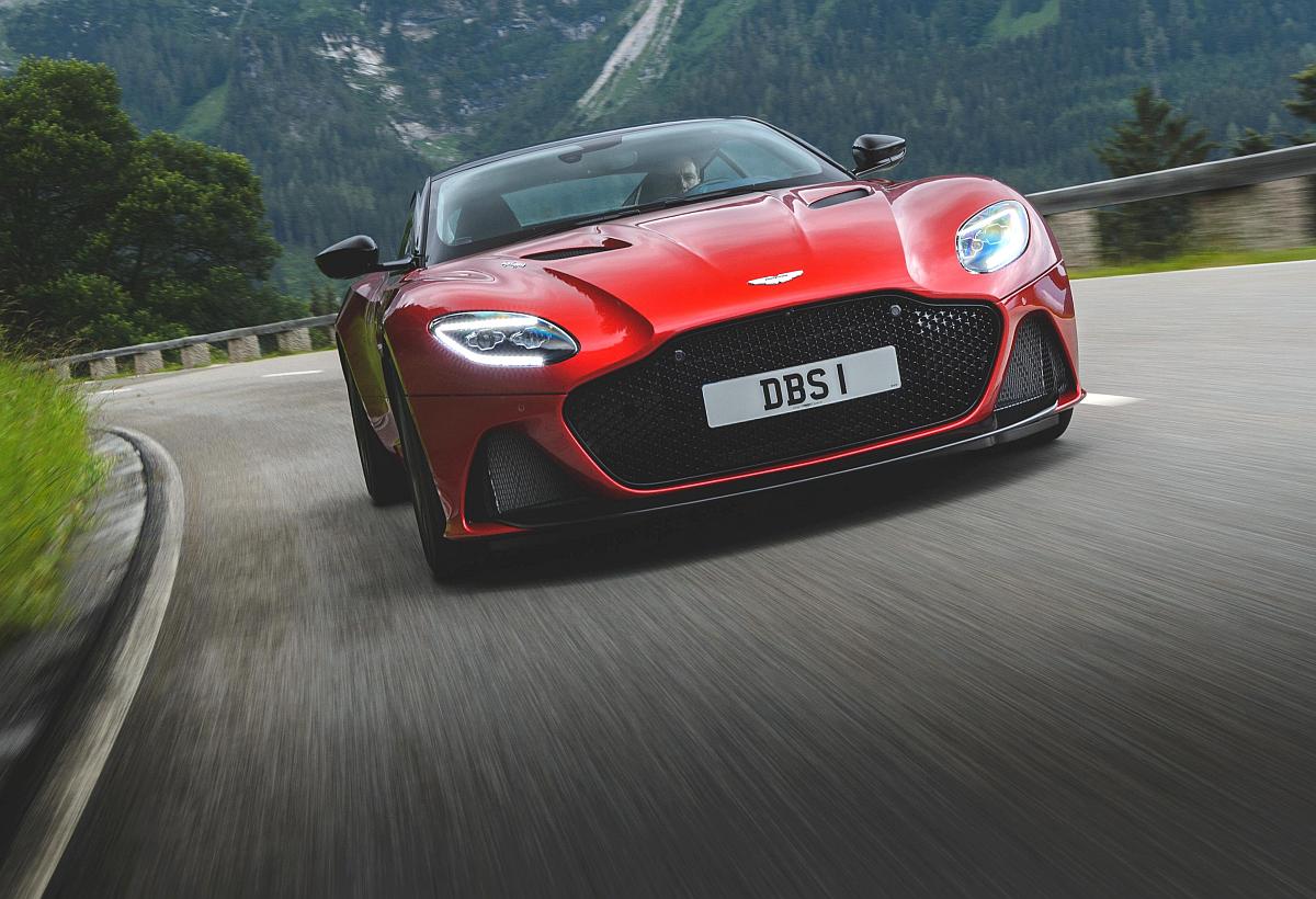 AM_DBS_SUPERLEGGERA__HYPER_RED_017