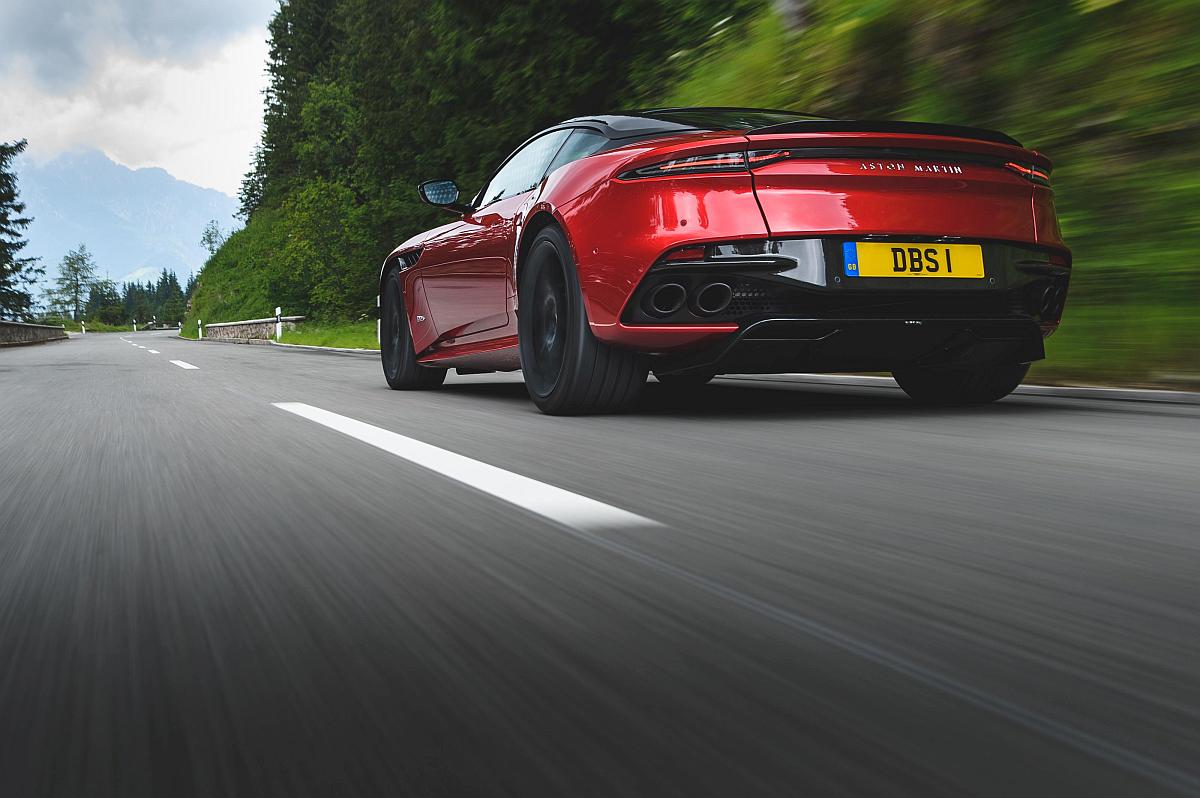 AM_DBS_SUPERLEGGERA__HYPER_RED_028_28096
