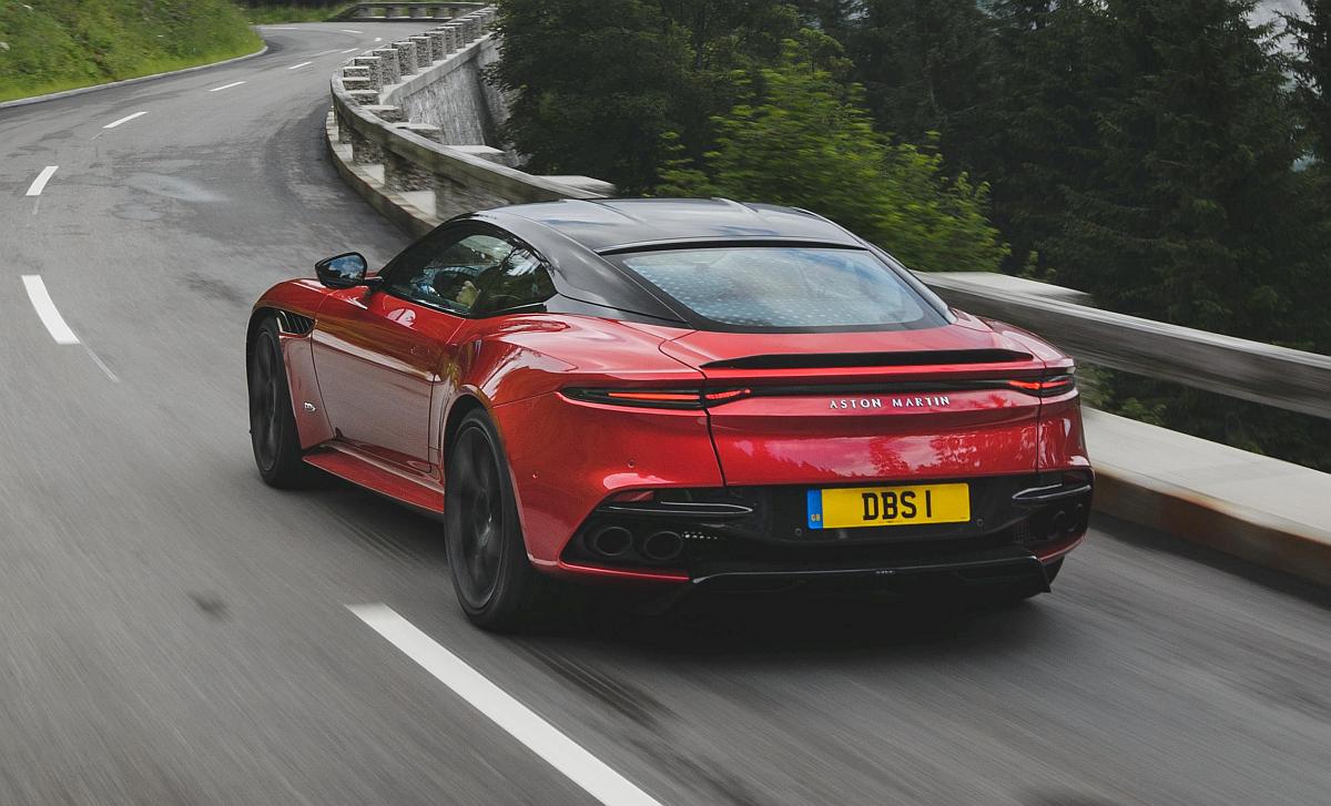 AM_DBS_SUPERLEGGERA__HYPER_RED_032_28100