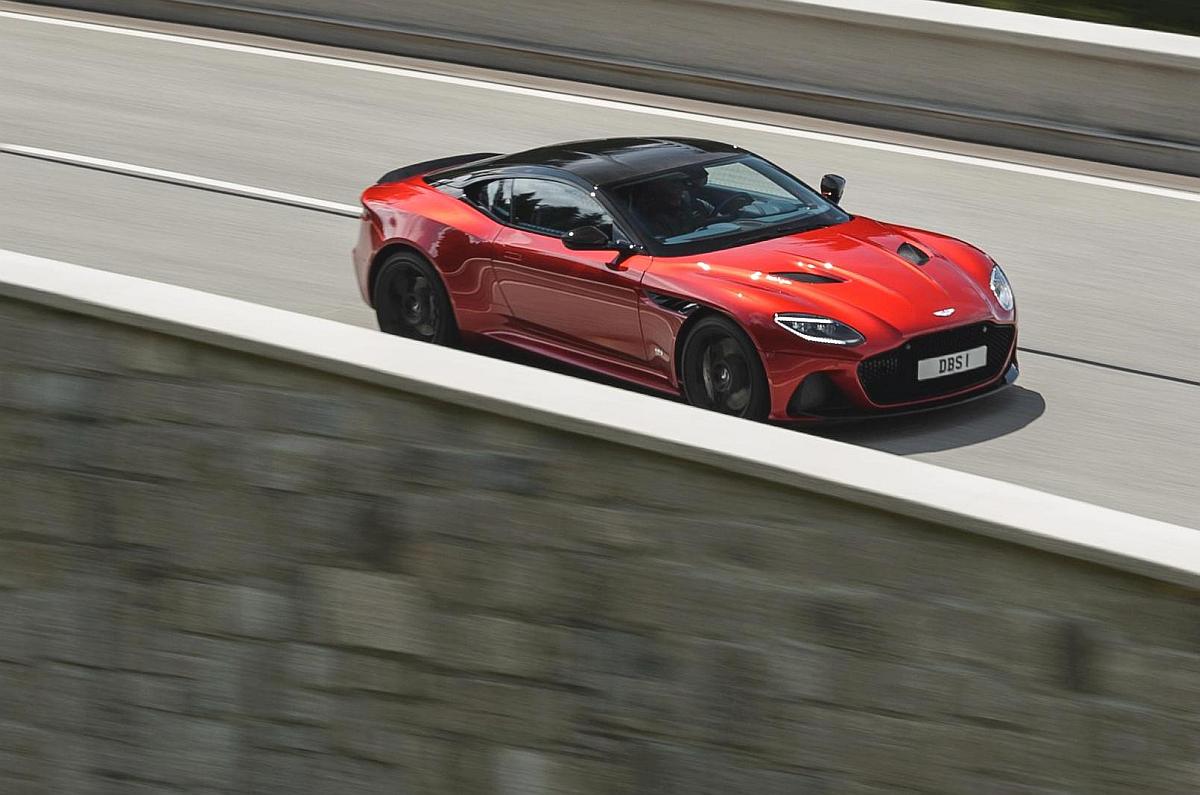 AM_DBS_SUPERLEGGERA__HYPER_RED_040_28108_1