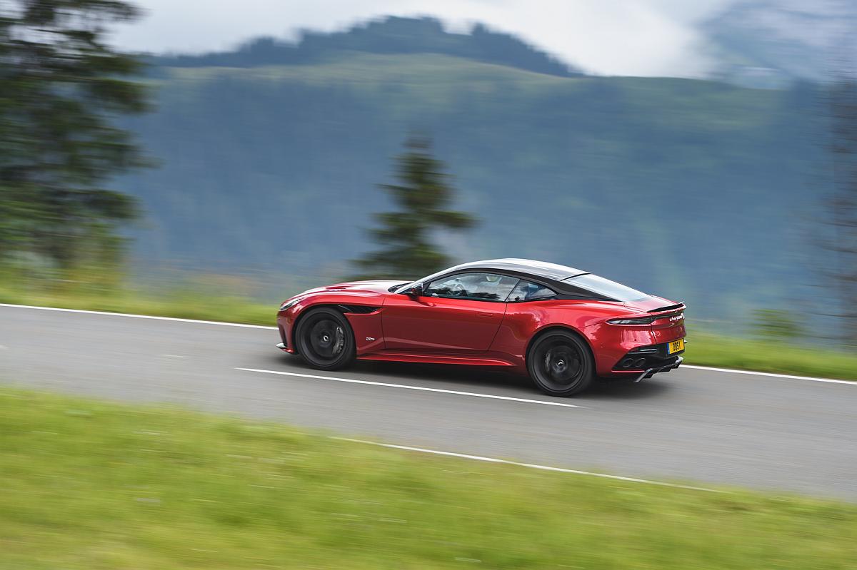 AM_DBS_SUPERLEGGERA__HYPER_RED_044_28112