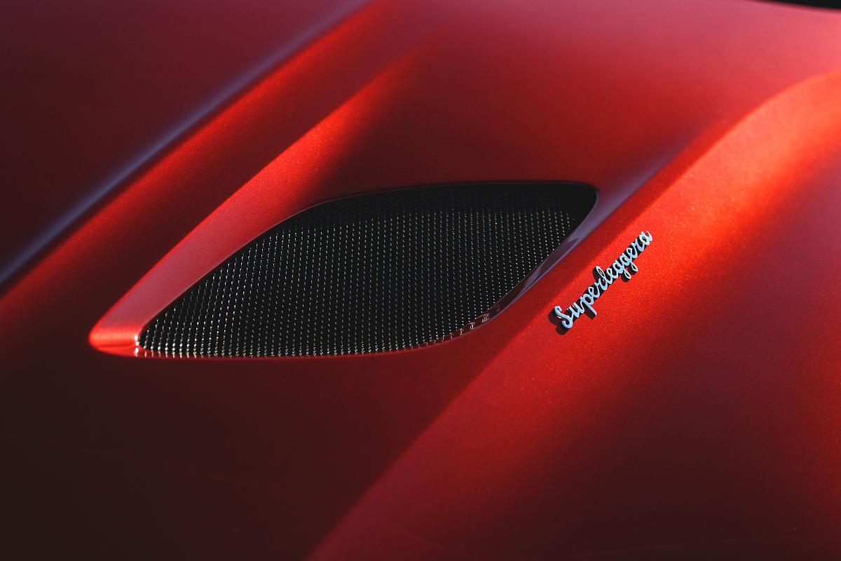 AM_DBS_SUPERLEGGERA__HYPER_RED_087_28155